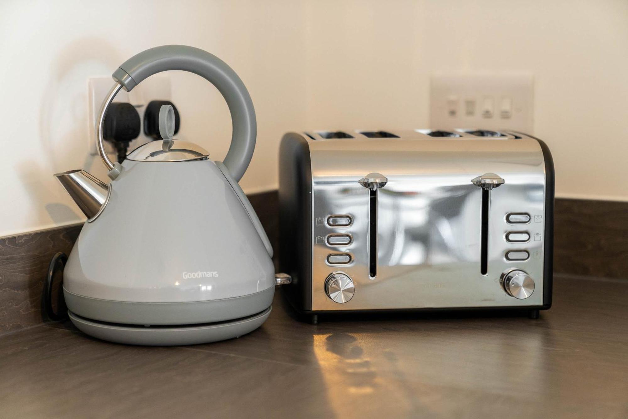 Luxury Apartment - Twin Beds - Selly Oak - Off-Street Parking - Free Netflix & Wifi - Top Rated 9Cc เบอร์มิงแฮม ภายนอก รูปภาพ